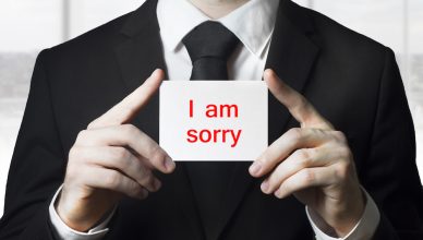 日本人は謝りすぎ？ビジネスで避けられない「お詫び」を真摯に伝える英語表現