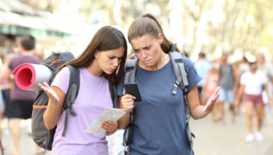 「道に迷った」って英語でいえる？ 道を尋ねる英会話フレーズを覚えよう　