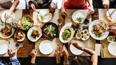 「おいしい」の英語はDelicious以外にもある！簡単な英語で食事を褒めよう